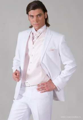 белый костюм жениха
